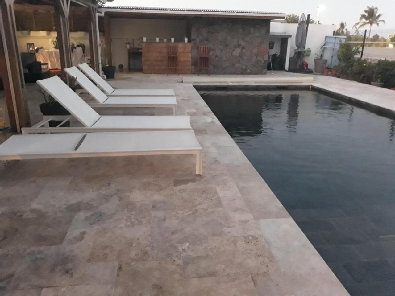 Bras-Panon: Maison Avec Vue Et Piscine 1-4 Pers. Exterior photo